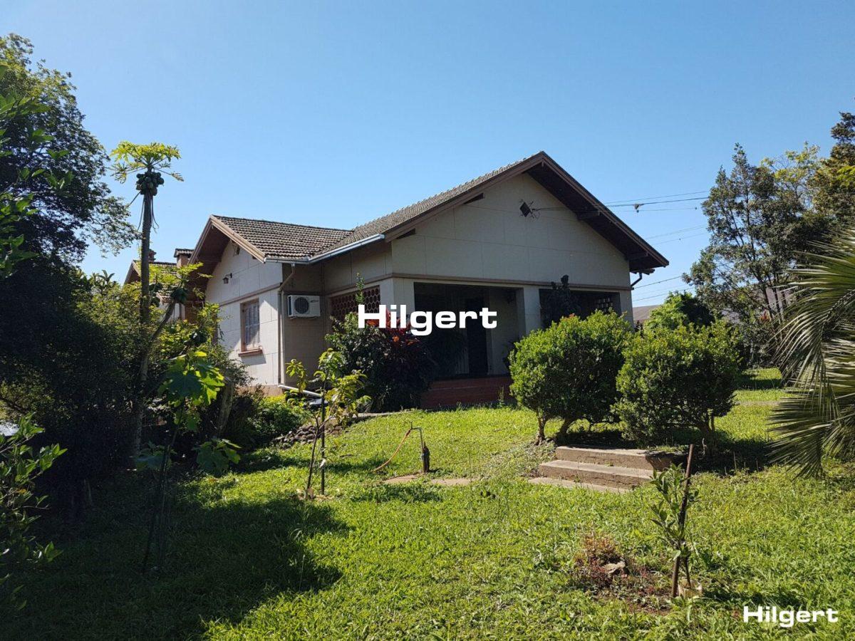 Casa em terreno de 1.543,80m² no Bairro Aimoré