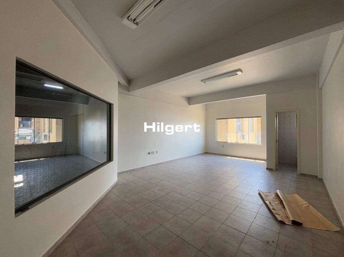 Sala comercial no Ed. São Luis, no Centro de Arroio do Meio