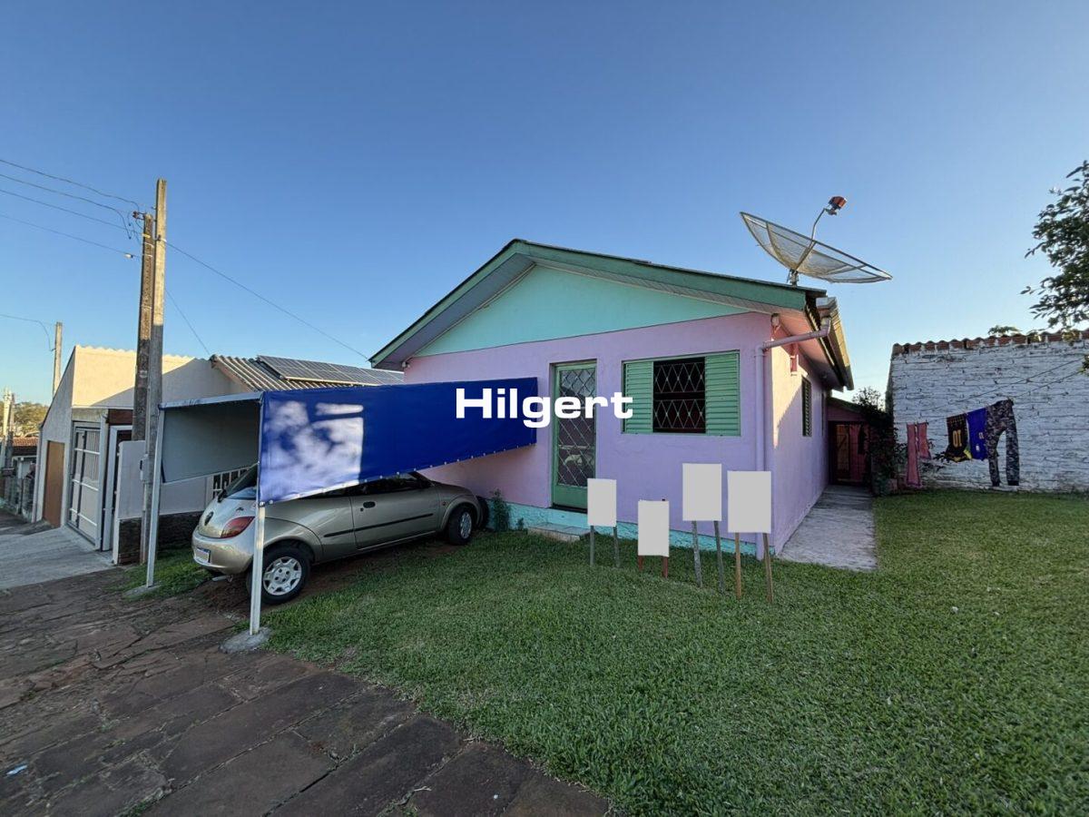 Casa com 03 dormitórios no Bairro Novo Horizonte