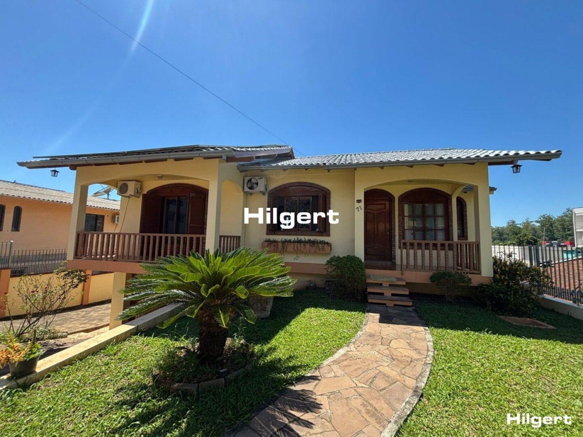 Casa com 03 dormitórios e piscina – Bairro Bela Vista