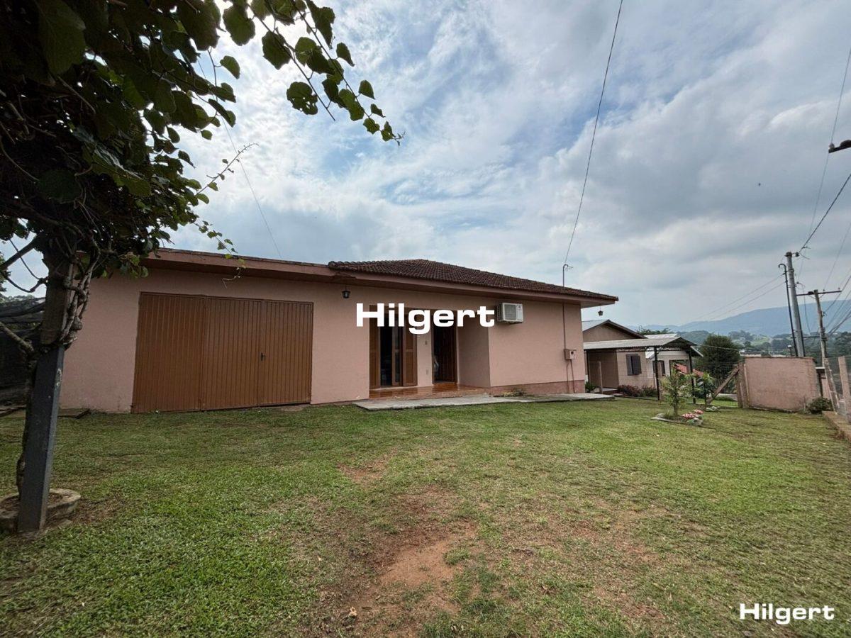 Casa com 03 dormitórios em terreno de 592m² – Bairro Rui Barbosa