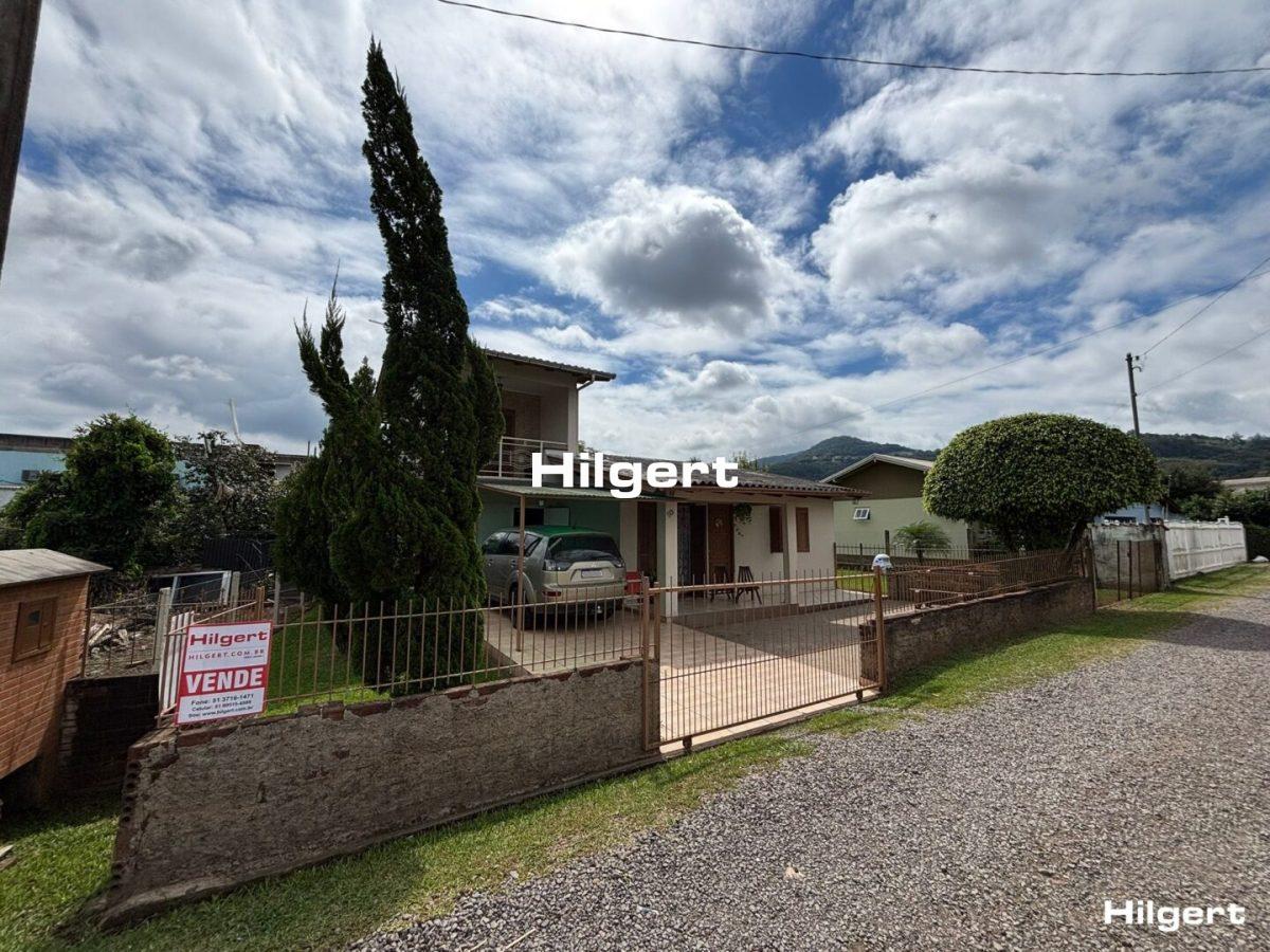 Casa com 03 dormitórios no Bairro São Caetano