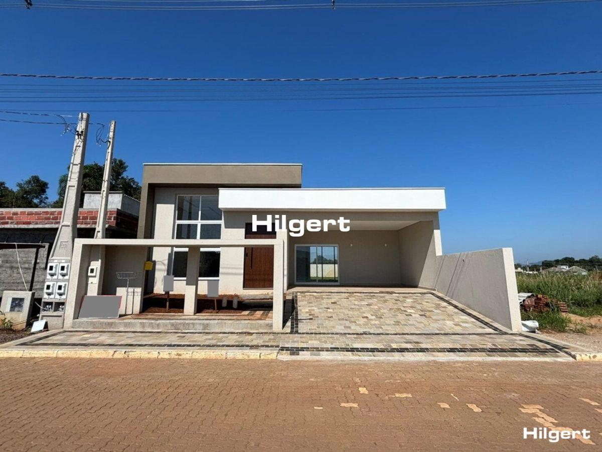 Casa nova com 03 suítes – Bairro Medianeira