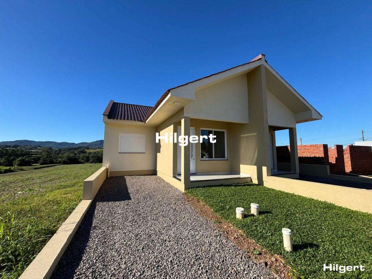 Casa nova com 02 dormitórios