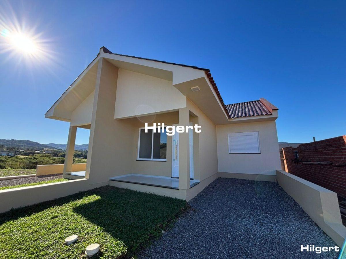 Casa nova com 02 dormitórios