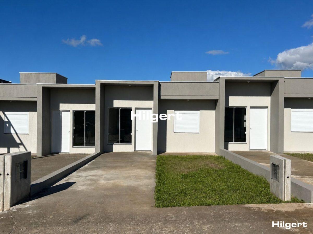 Casa nova com 02 dormitórios
