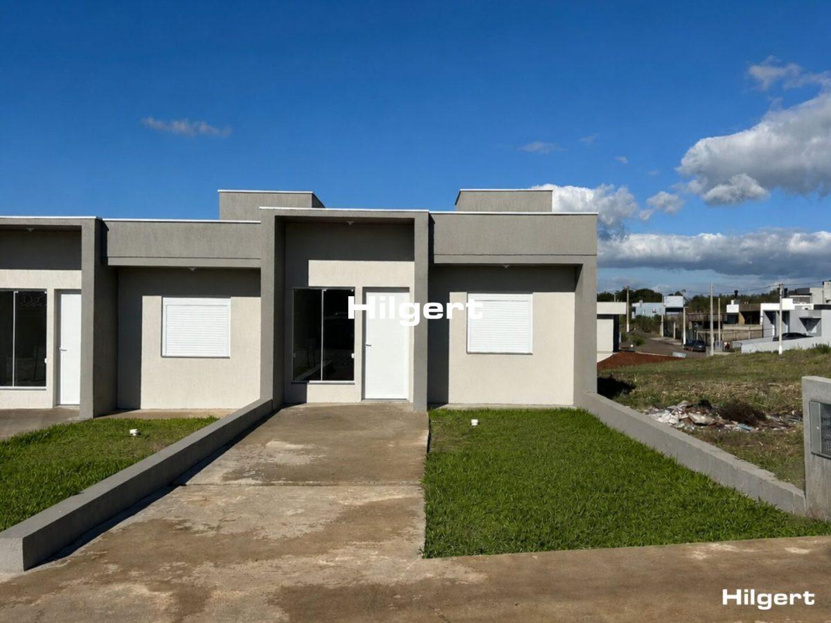 Casa nova com 02 dormitórios