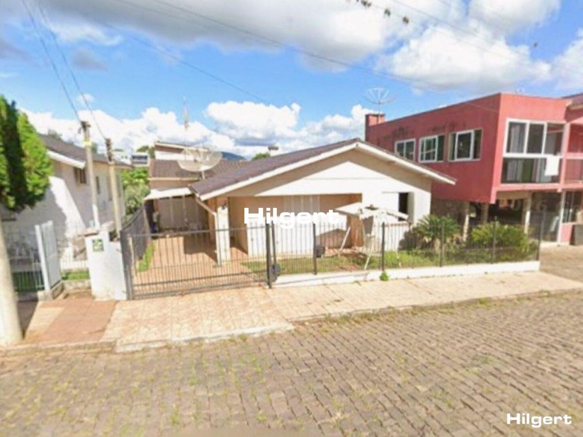 Casa com 03 dormitórios no Bairro Aimoré