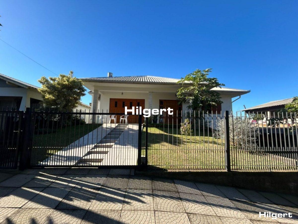 Casa com 03 dormitórios – Bairro São José