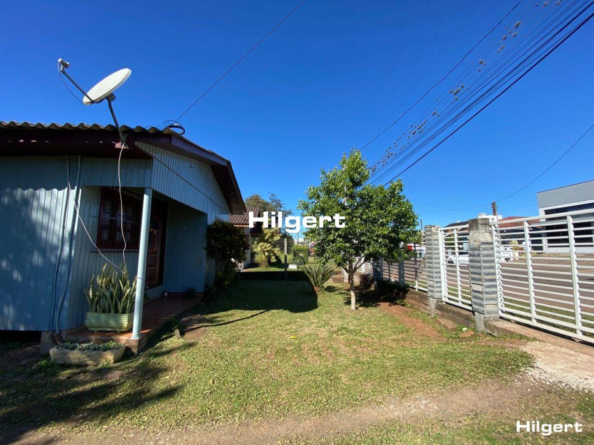 Terreno com casa em rua comercial – Bairro São Caetano